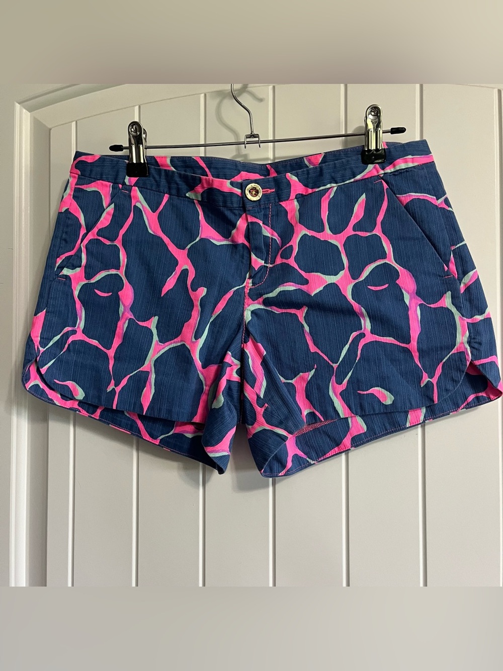 Lilly Pulitzer Adie Shorts in the Tiki Pink Broken Shaker Print Sz 0 Resort Wear